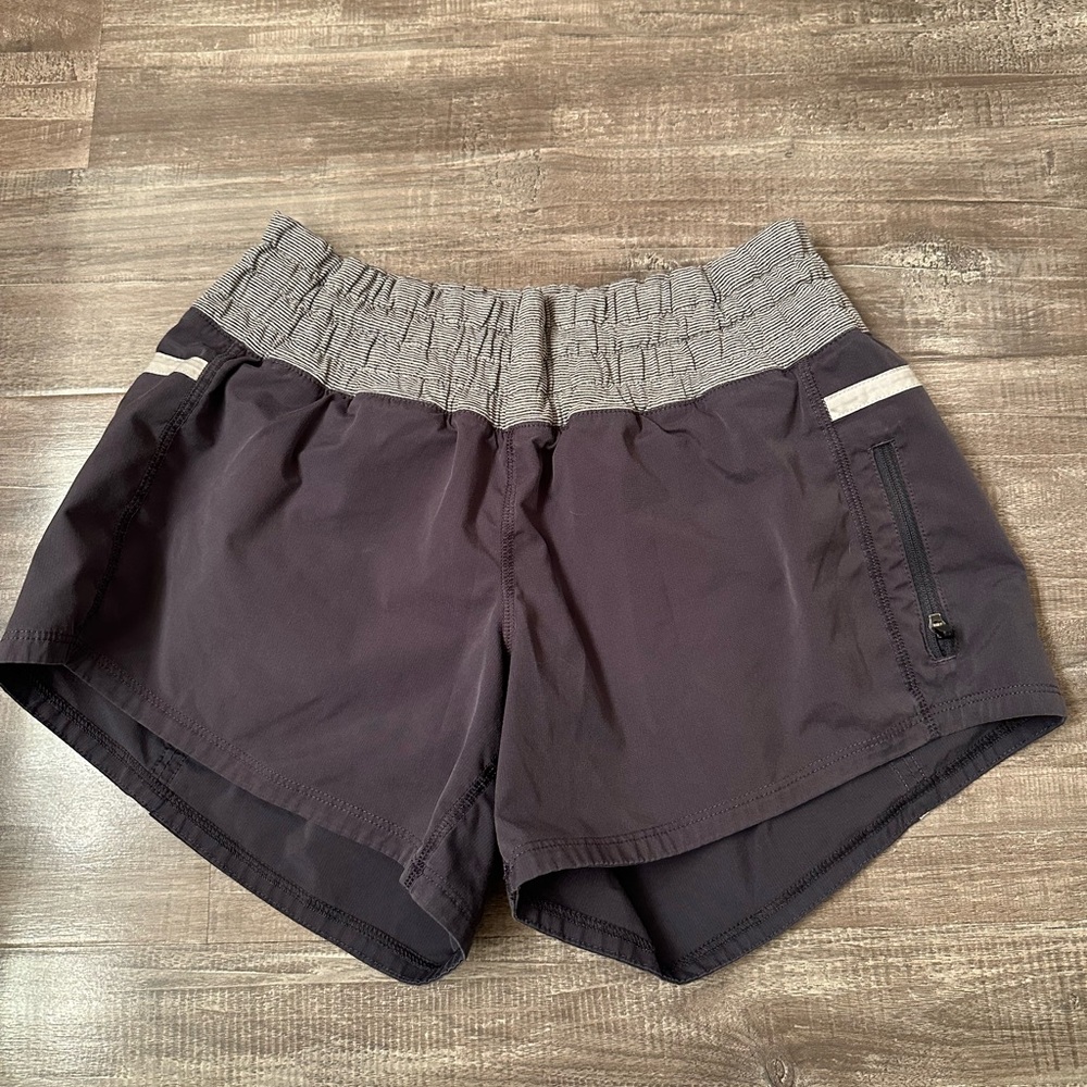 Lululemon shorts size 4